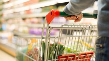 Einkaufswagen im Supermarkt
