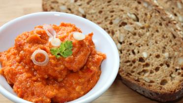 vegetarische Aufstriche Kachelbild Toamtenaufstrich mit Brot