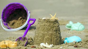 Strandspielzeug und Minisandburg