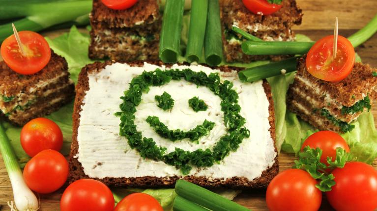 Gesundes Pausenbrot mit Gesicht