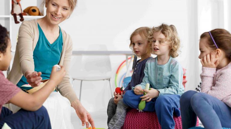 ,Ökotrophologin mit Kindern in der kita