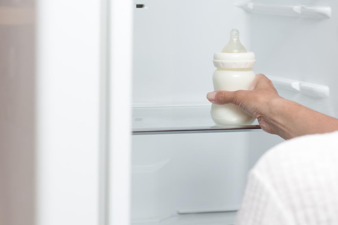 Milchflasche Babymiclh im Kühlschrank