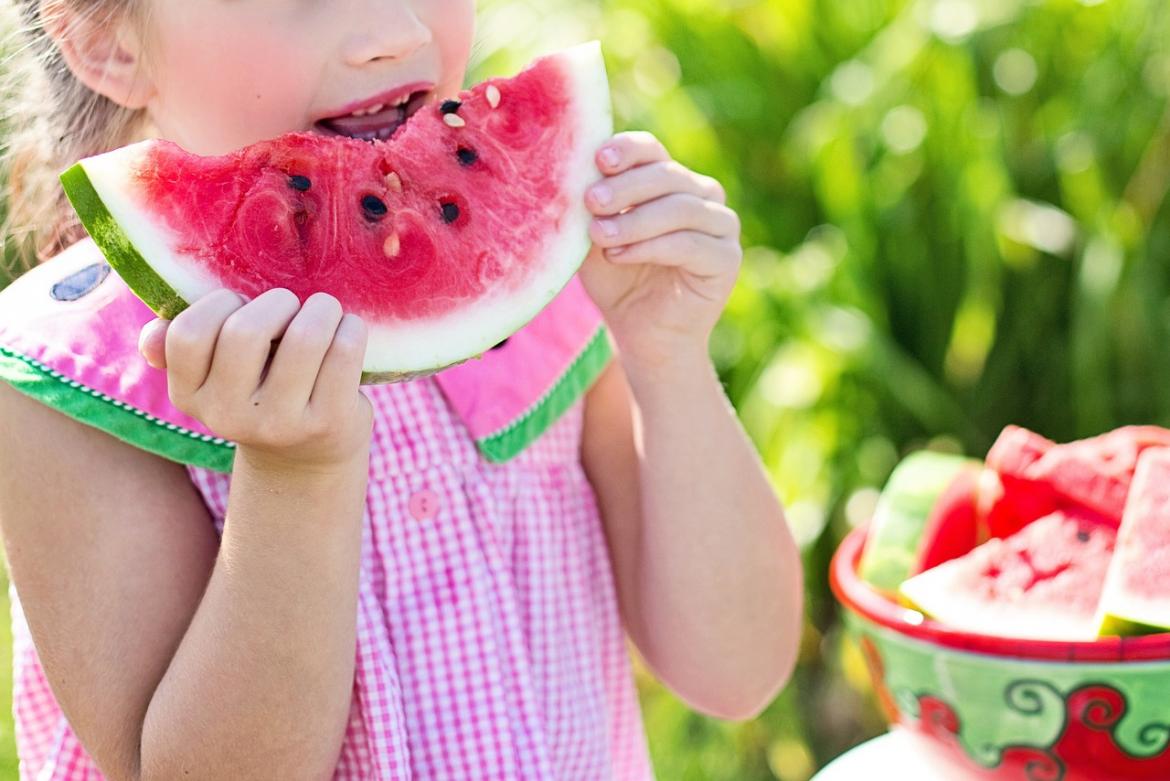 Mädchen mit Melone